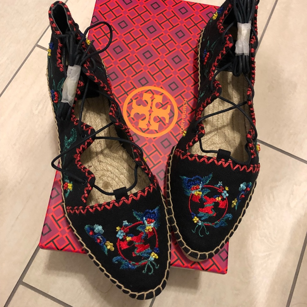 NEW Tory Burch Sonoma Embroidered Ghillie Flats - Picture 5 of 8